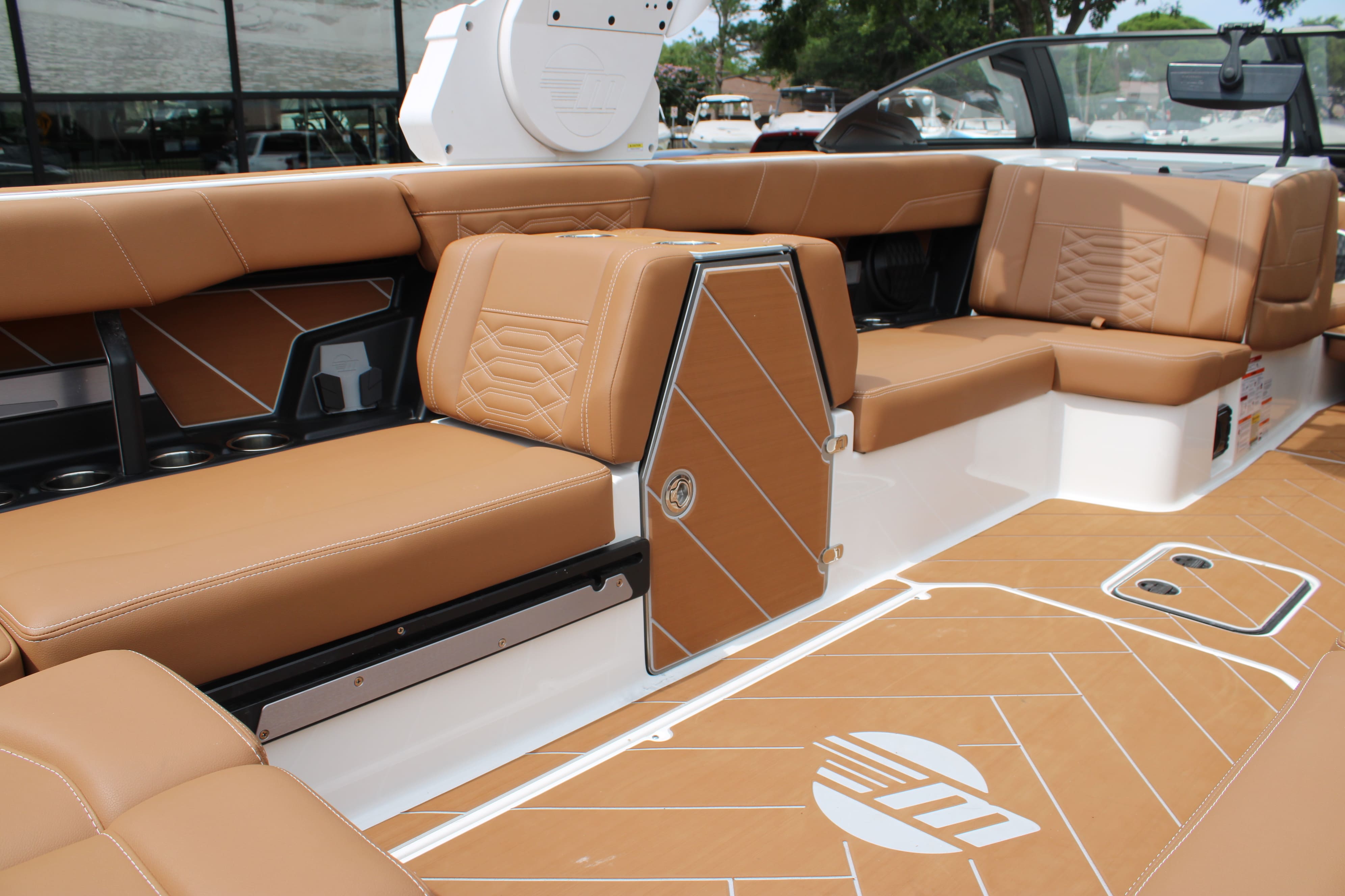 2025 Malibu 26 LSV Icon